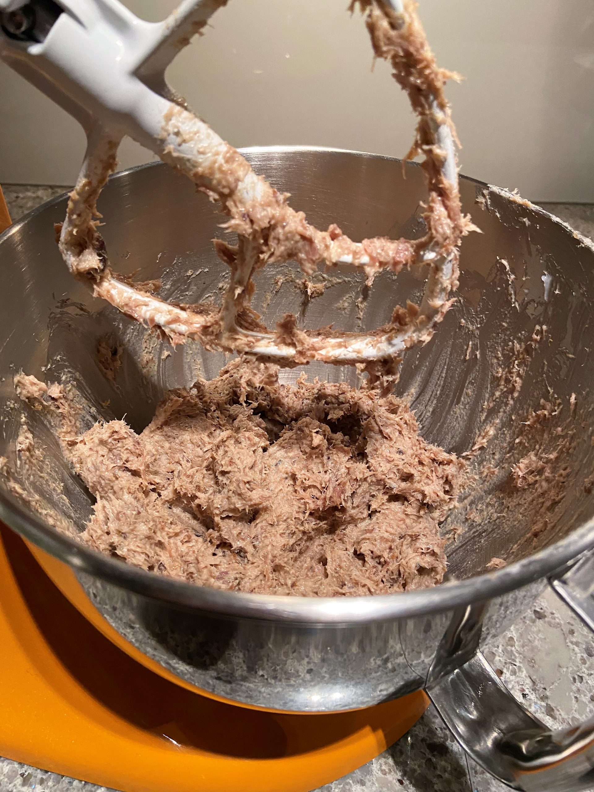 mix the shredded pork with lard in a mixer