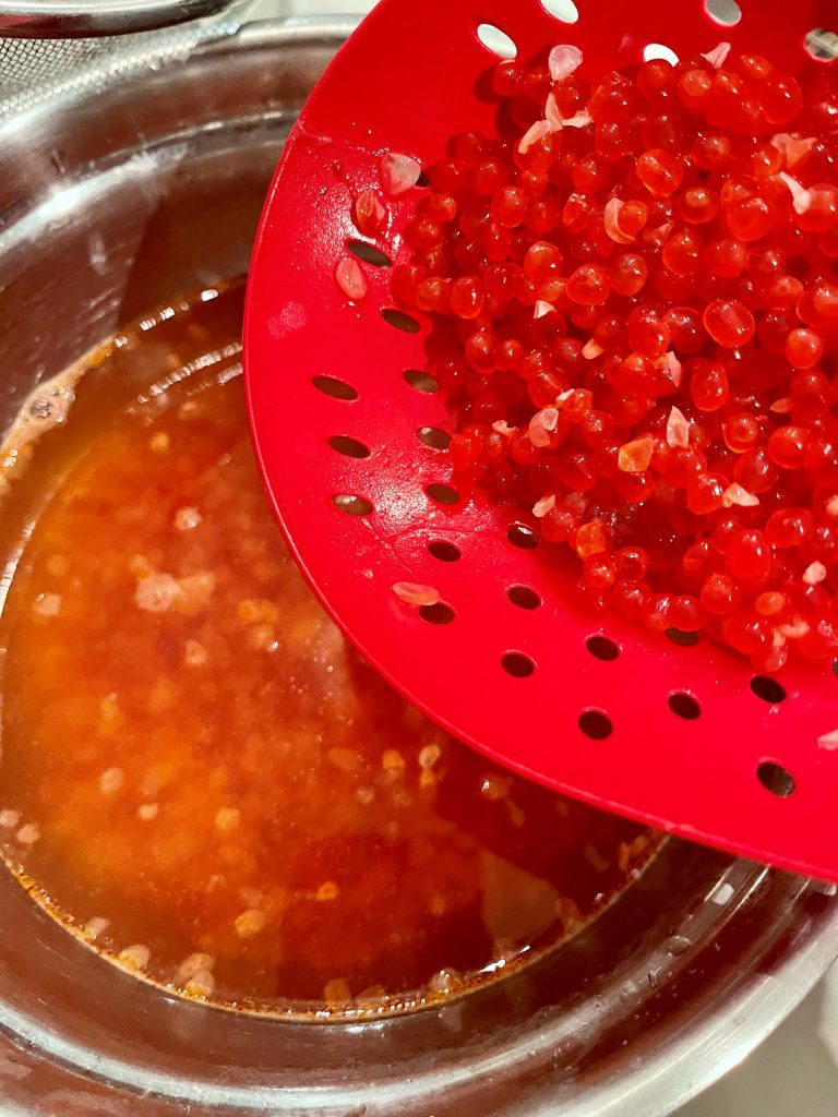 cure salmon roe in a salt-cure mix 