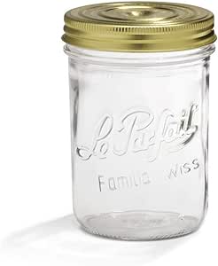Familia Wiss reusable canning jar with its single use sealing lid