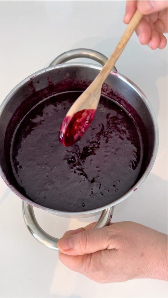 cook Concord grape jelly for 10 minutes