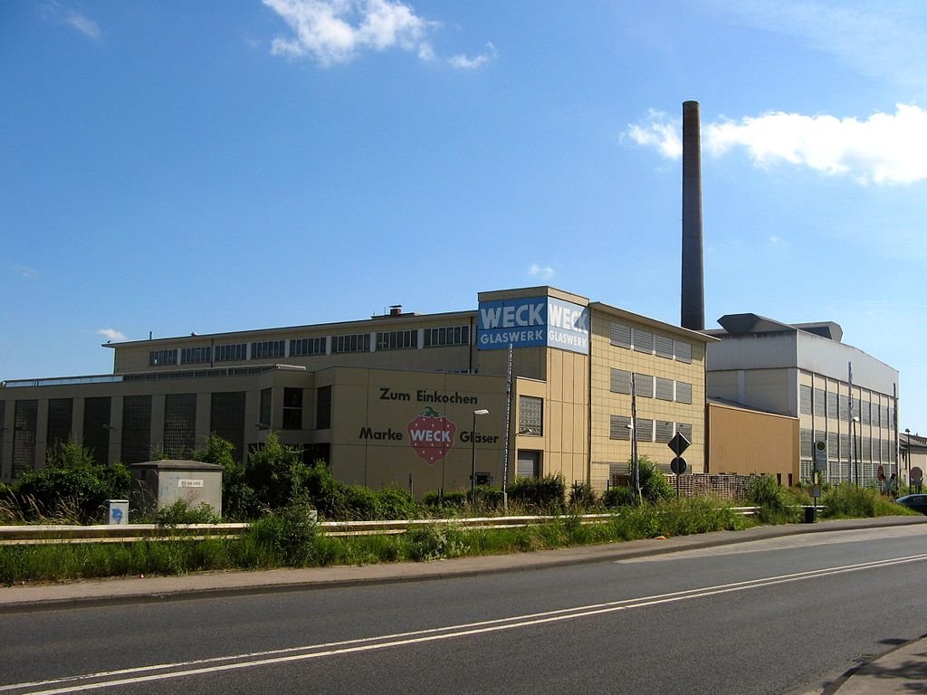 Weck Glassworks - Bonn-Duisdorf, North Rhine-Westphalia, Germany. VMH, CC BY-SA 3.0 <https://creativecommons.org/licenses/by-sa/3.0>, via Wikimedia Commons