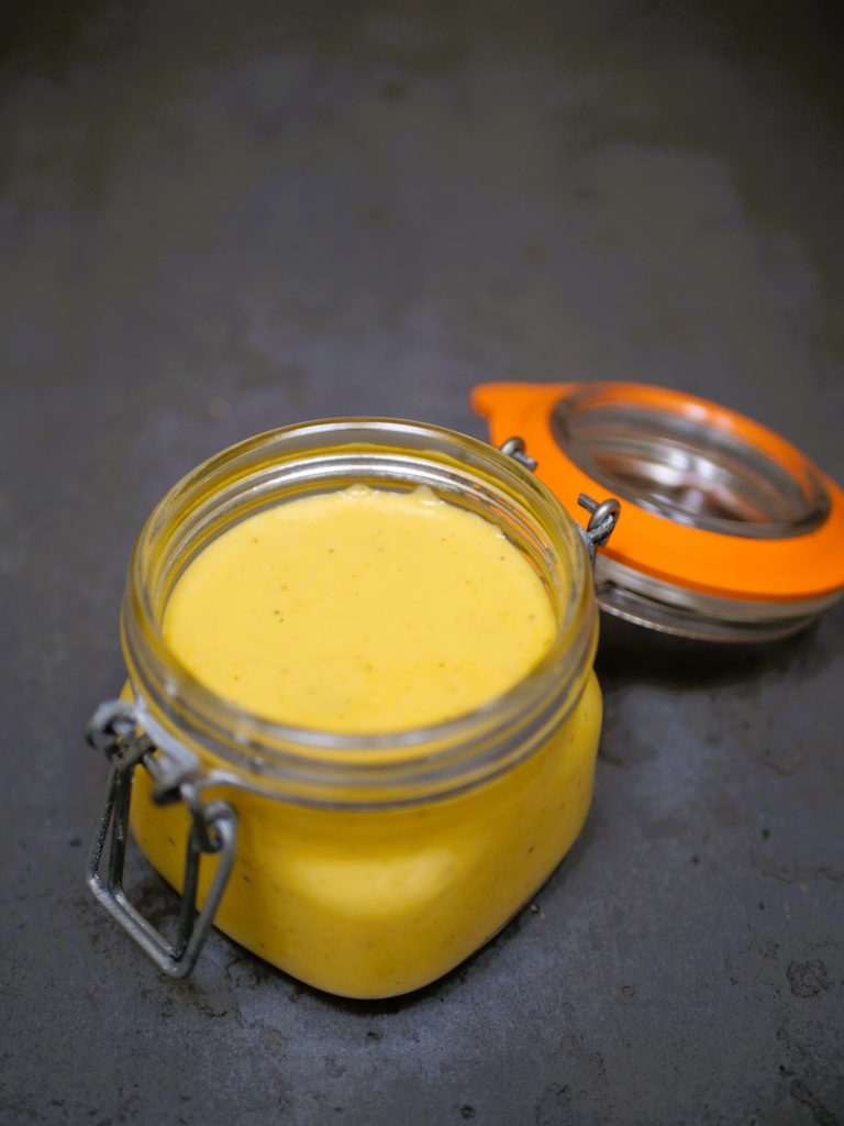 garlic aioli is best preserved in glass air tight container
