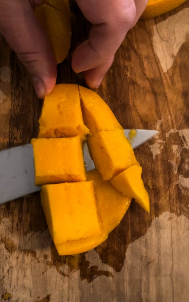 chop or cube mango 