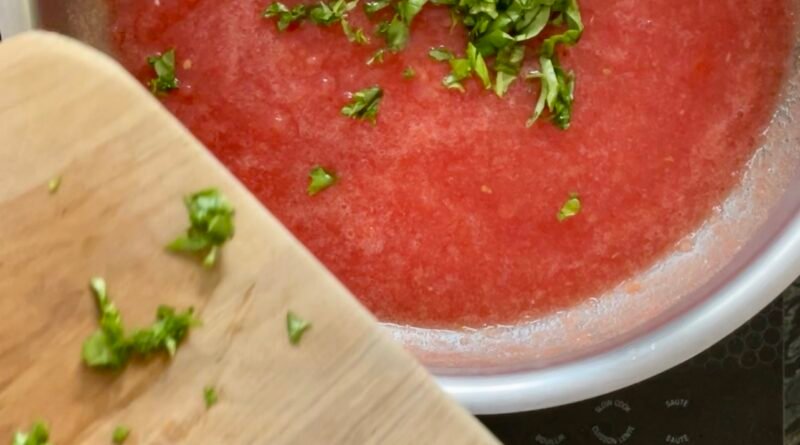 Simple Italian Tomato Sauce (That Any Nonna will Approve)