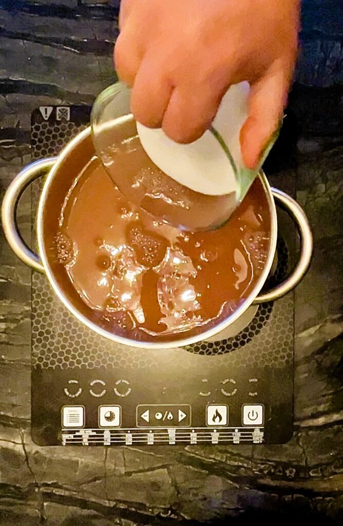 combine sugar with pear-apple liquid