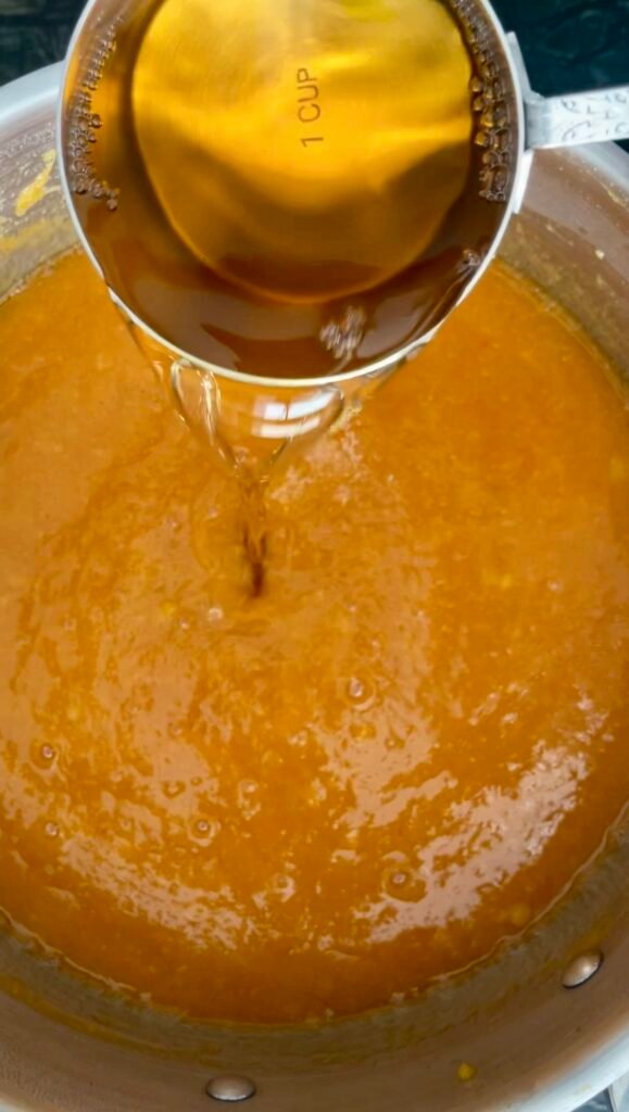 hot pepper jam prep - measure and add apple vinegar to the jam mixture