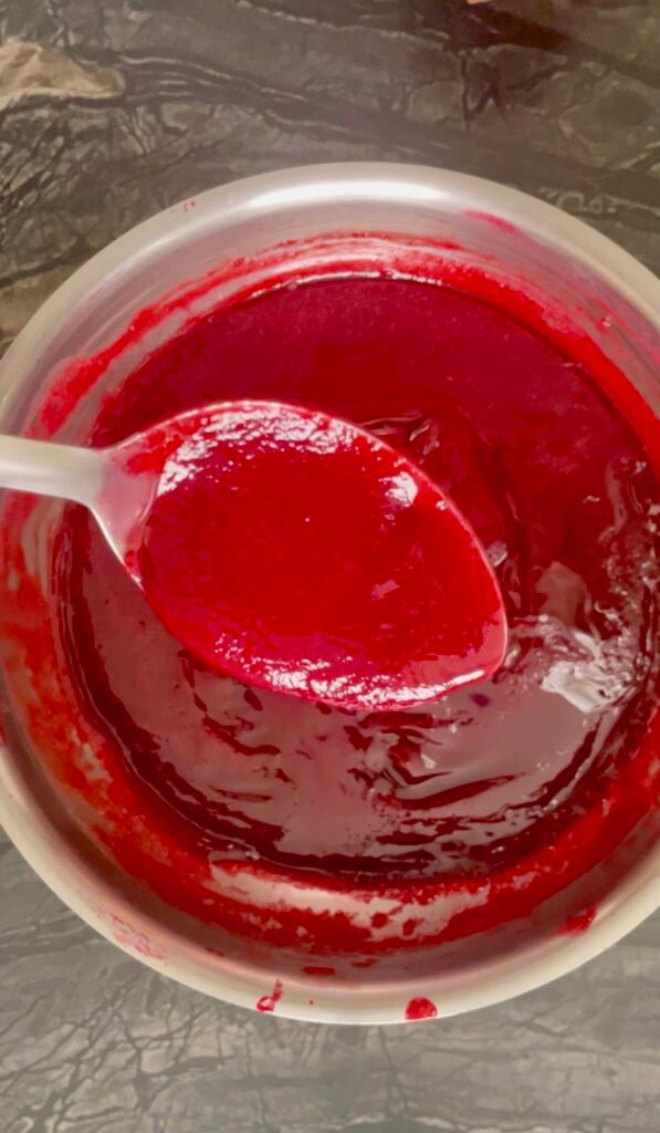  seedless pulp and juice in a clean pot